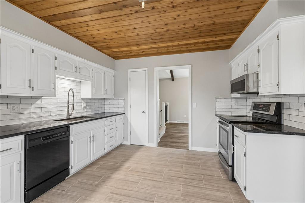 7539 Westridge Road Raytown, MO 64138 - Photo 9 of 32