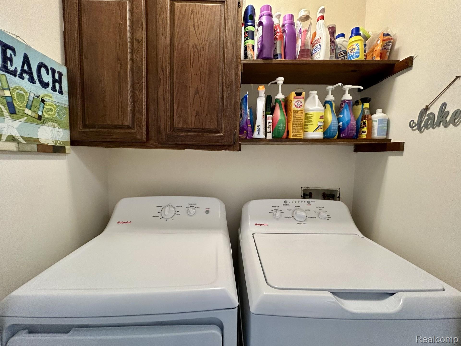 9831 Kress Road Pinckney, MI 48169 - Photo 30 of 35 Laundry Room.jpg