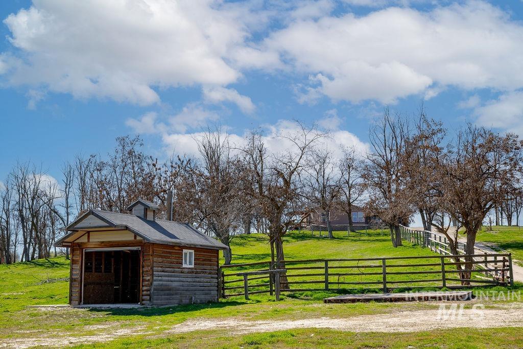 7370 Sagebrush Lane Caldwell, ID 83607 - Photo 31 of 40 View of outbuilding with a rural view