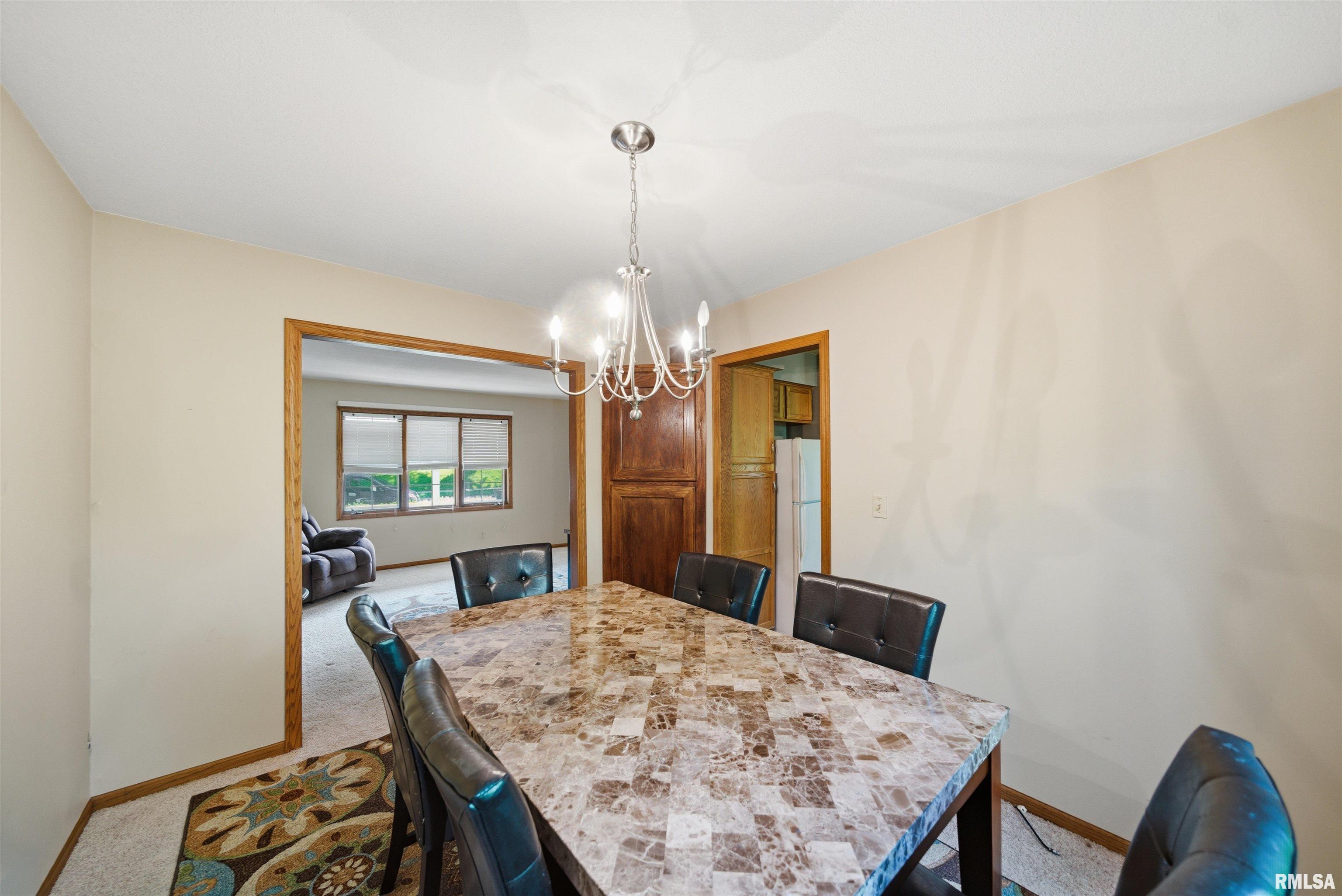 6022 West Ridgecrest Circle Peoria, IL 61615 - Photo 9 of 48 Gallery Image 9