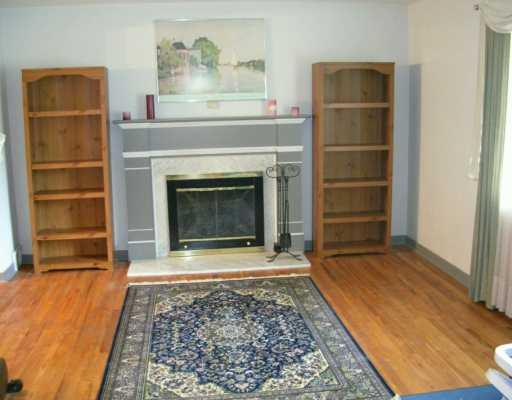424 Perrymont Road Pittsburgh, PA 15237 - Photo 2 of 8 Living Room.