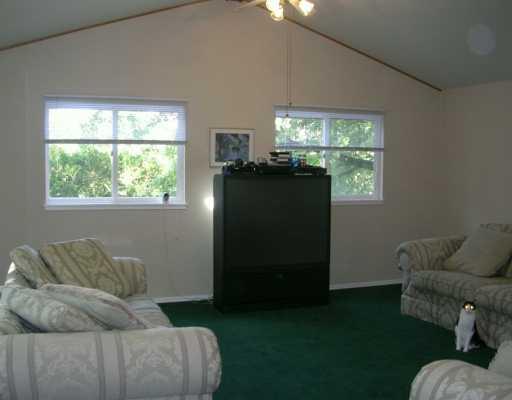 424 Perrymont Road Pittsburgh, PA 15237 - Photo 4 of 8 Den/Family/Great Room.