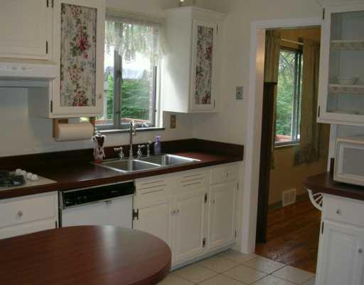 424 Perrymont Road Pittsburgh, PA 15237 - Photo 7 of 8 Kitchen.