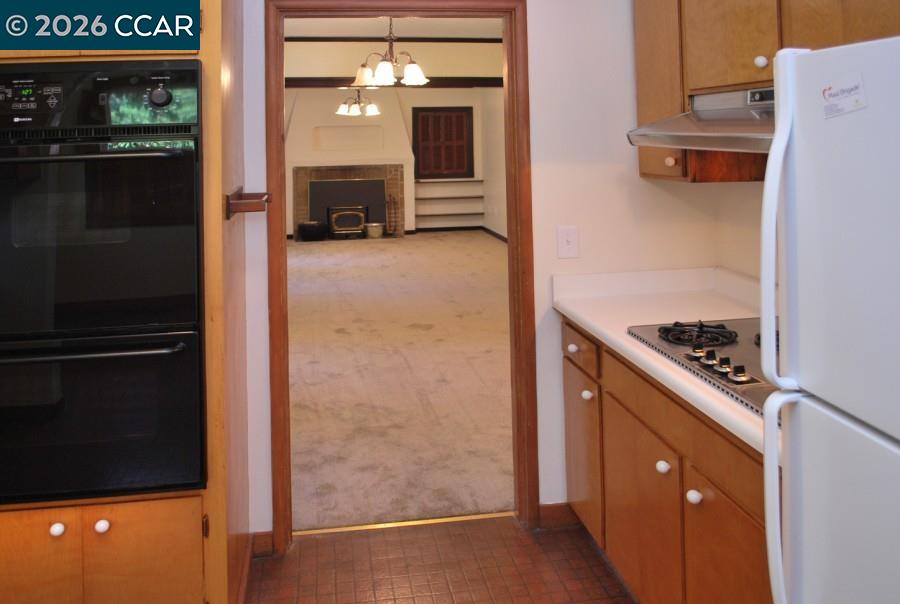2652 Reliez Valley Road Martinez, CA 94553 - Photo 12 of 34 a kitchen with a refrigerator and a stove