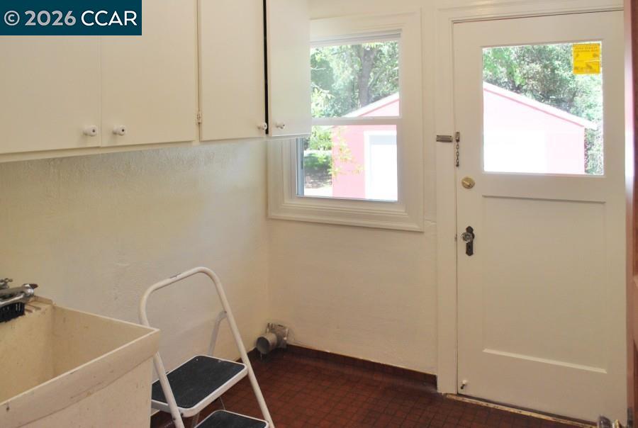 2652 Reliez Valley Road Martinez, CA 94553 - Photo 13 of 34 a bathroom with a sink and a window
