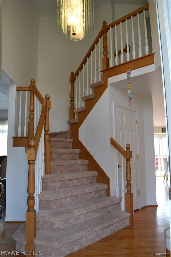 628 Seabrook Drive Rochester, MI 48307 - Photo 3 of 25 03 - Foyer.JPG