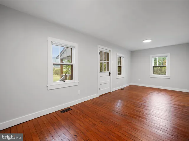 $2,150 | 12060 Axline Road, Lovettsville, VA 20180