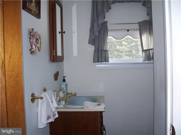 19 Galloway Road Richboro, PA 18954 - Photo 15 of 18 Half Bath