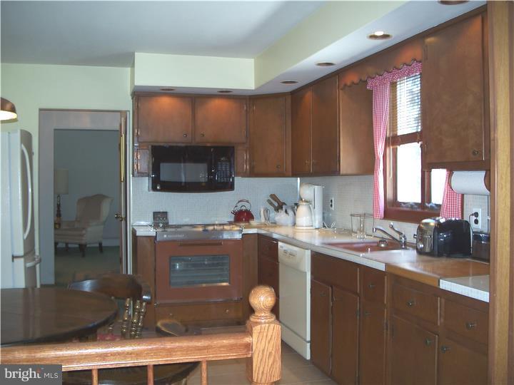 19 Galloway Road Richboro, PA 18954 - Photo 6 of 18 Kitchen