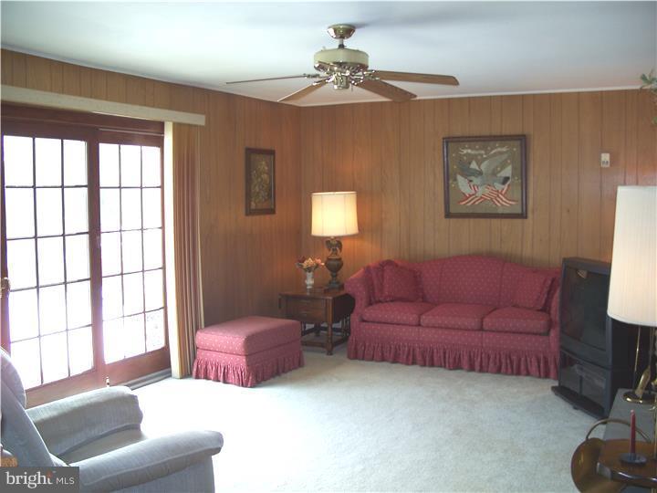 19 Galloway Road Richboro, PA 18954 - Photo 10 of 18 Family Room