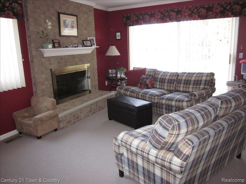 1630 Crestline Court Rochester, MI 48307 - Photo 9 of 21 Family Room
