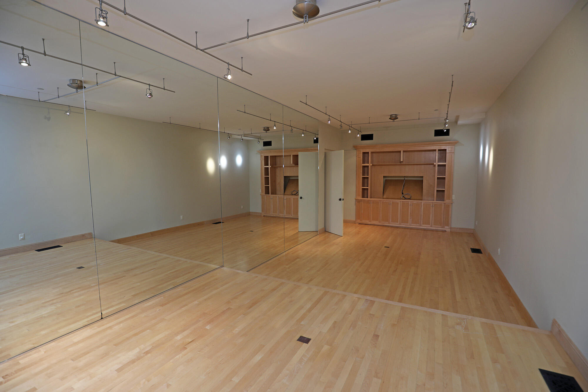 830 Park Lane Montecito, CA 93108 - Photo 34 of 40 a view of a livingroom with a fireplace
