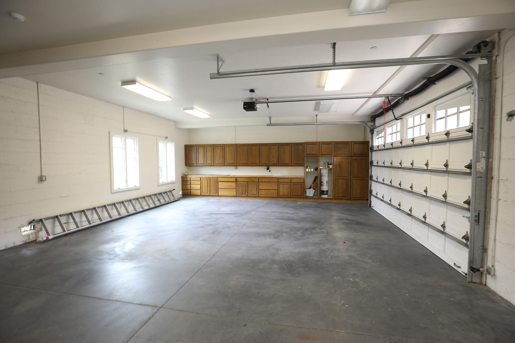 830 Park Lane Montecito, CA 93108 - Photo 36 of 40 a view of a livingroom with furniture