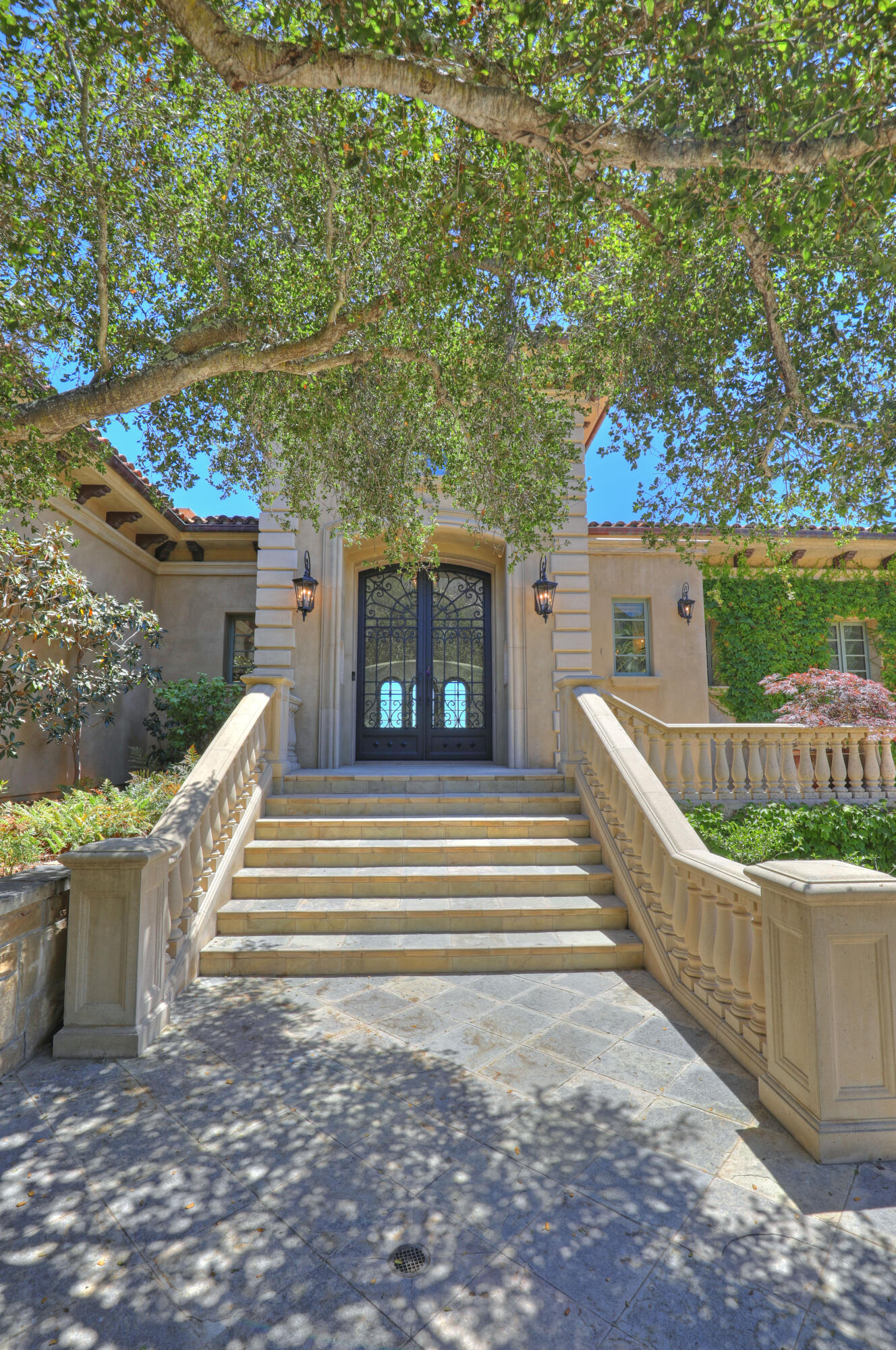 830 Park Lane Montecito, CA 93108 - Photo 5 of 40 a view of a chair and tables in the balcony