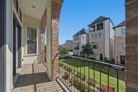 $425,000 | 9452 London Bridge Station, Houston, TX 77045