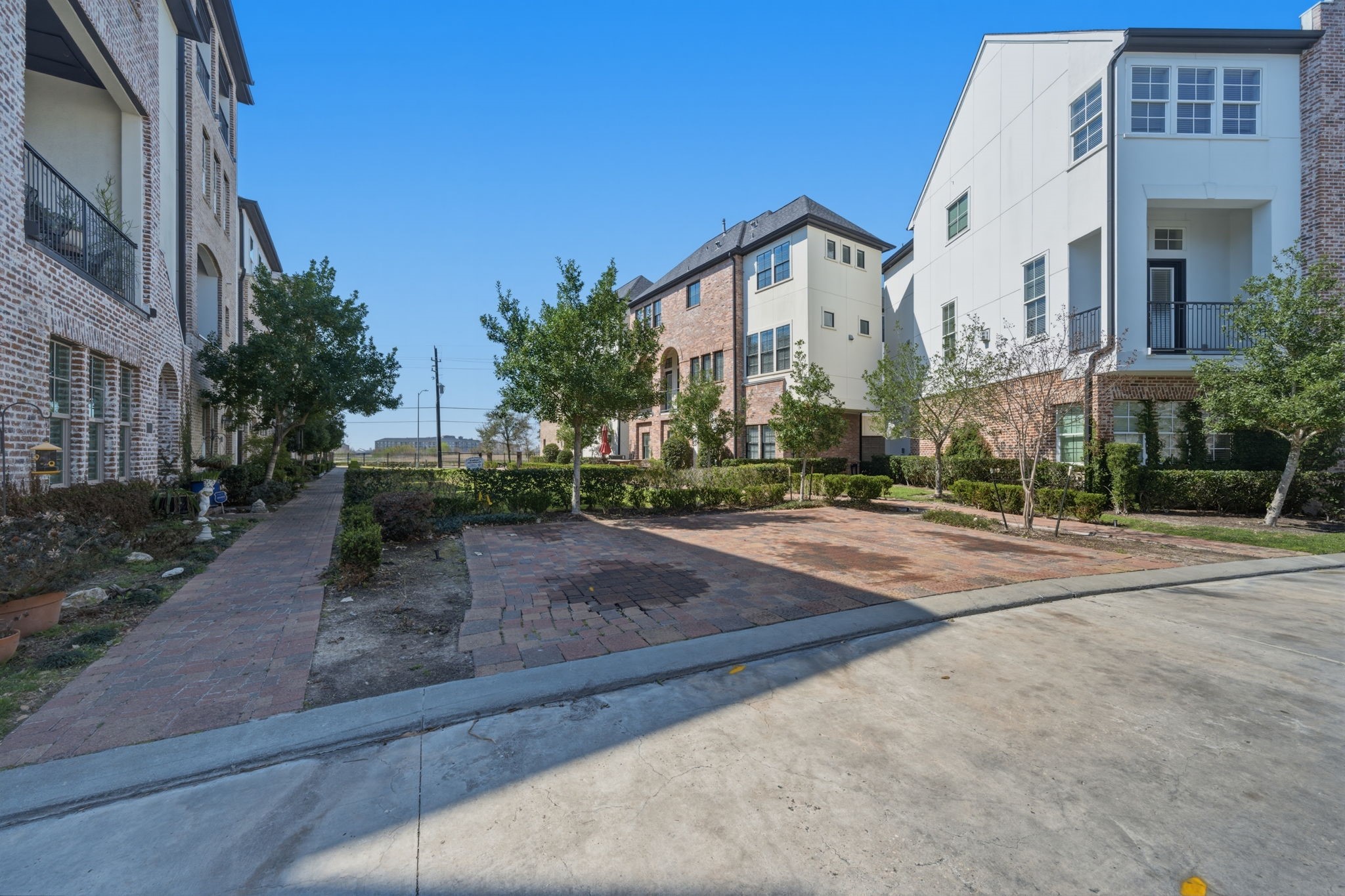 9452 London Bridge Station Houston, TX 77045 - Photo 34 of 38 New home owners will love being next to guest parking!