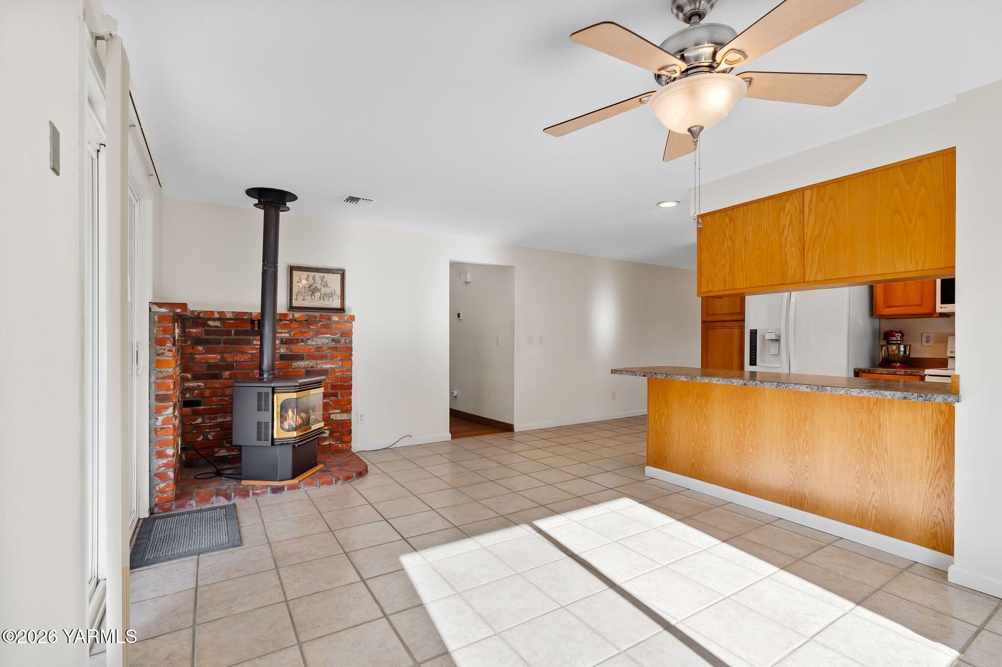 142 Pleasant Valley Road Yakima, WA 98908 - Photo 16 of 35 Dining Area