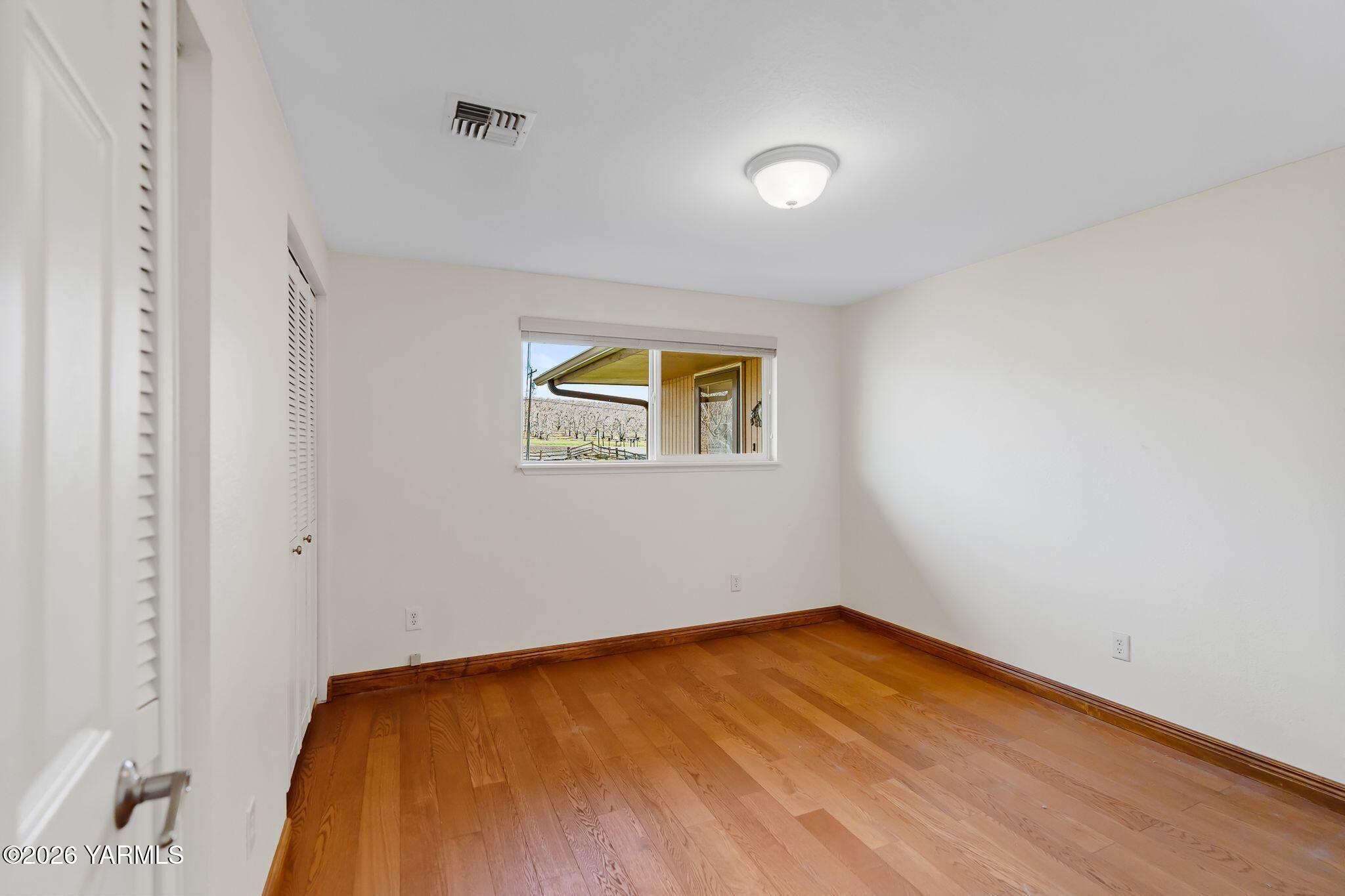 142 Pleasant Valley Road Yakima, WA 98908 - Photo 18 of 35 Bedroom