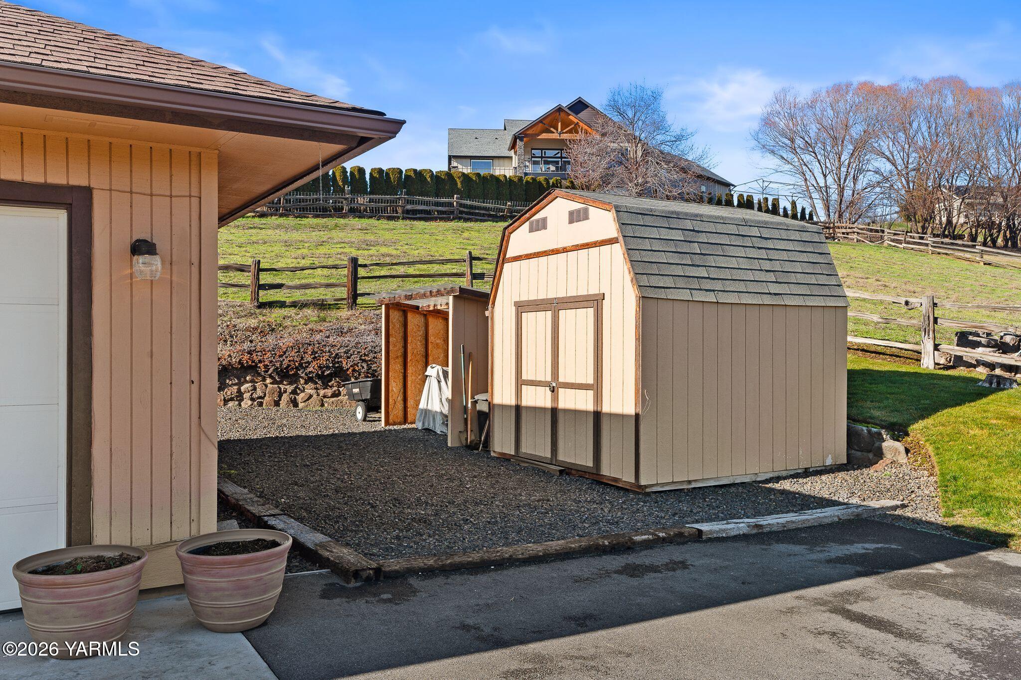 142 Pleasant Valley Road Yakima, WA 98908 - Photo 26 of 35 Storage Shed