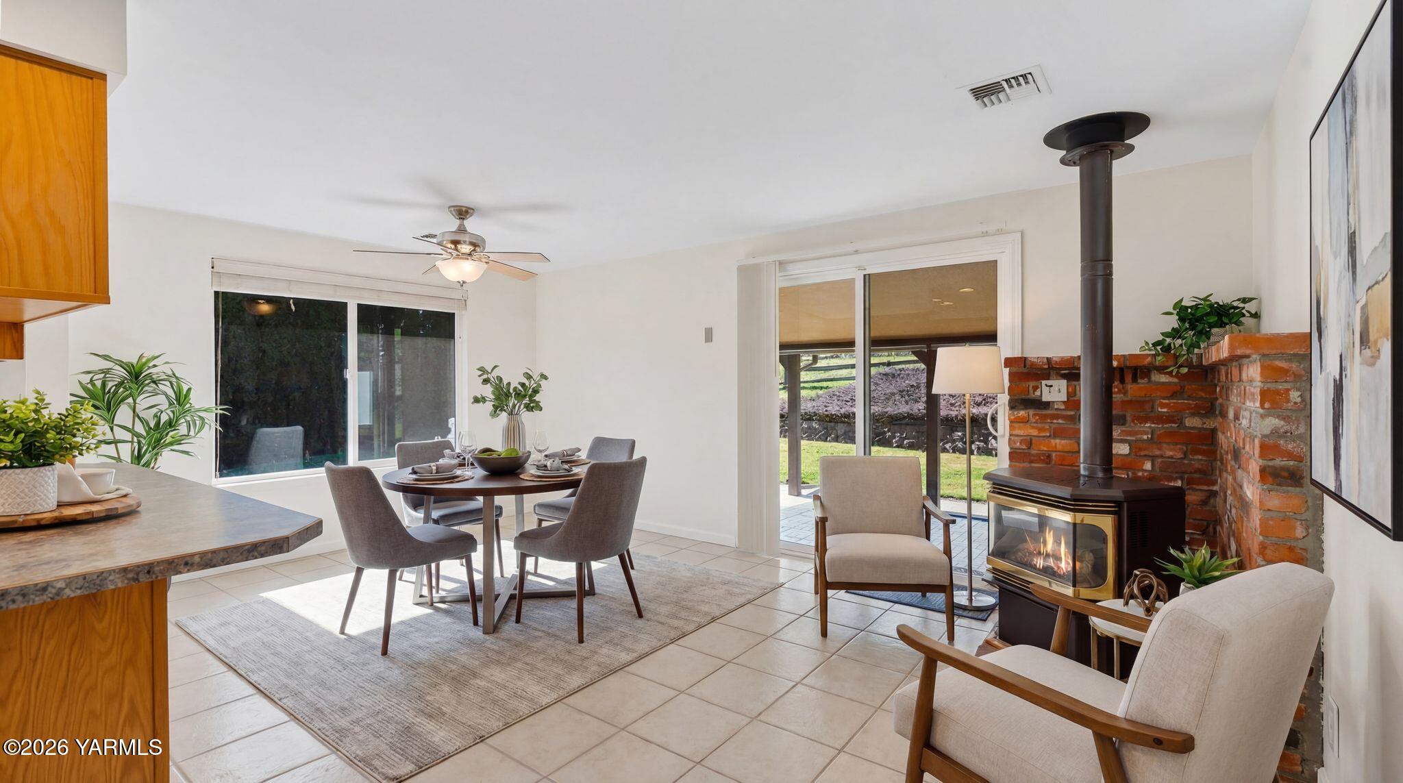 142 Pleasant Valley Road Yakima, WA 98908 - Photo 9 of 35 Dining Area - Digitally Staged