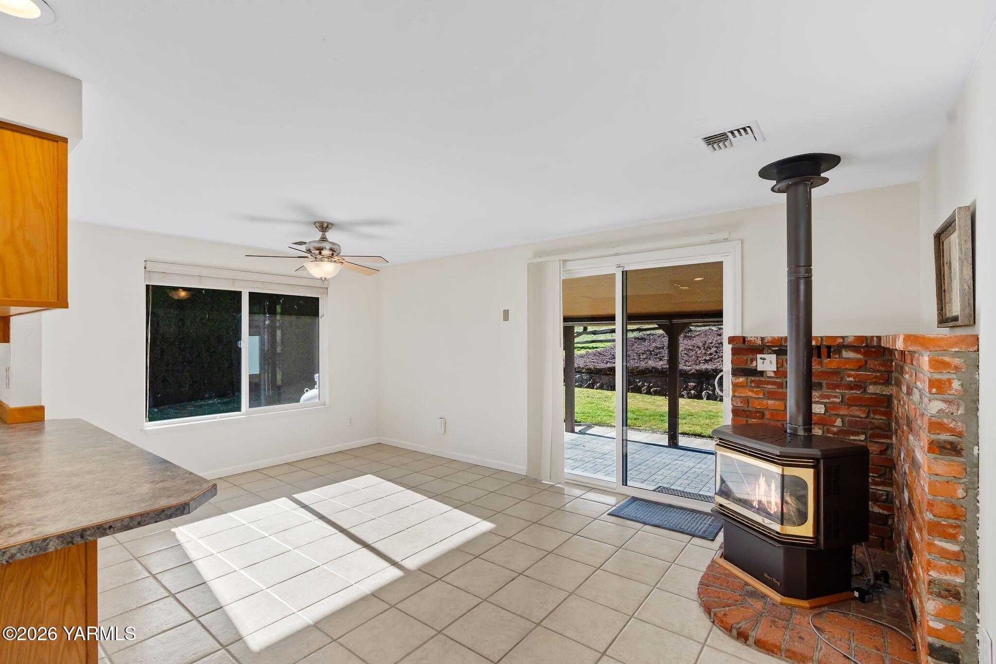 142 Pleasant Valley Road Yakima, WA 98908 - Photo 10 of 35 Dining Area
