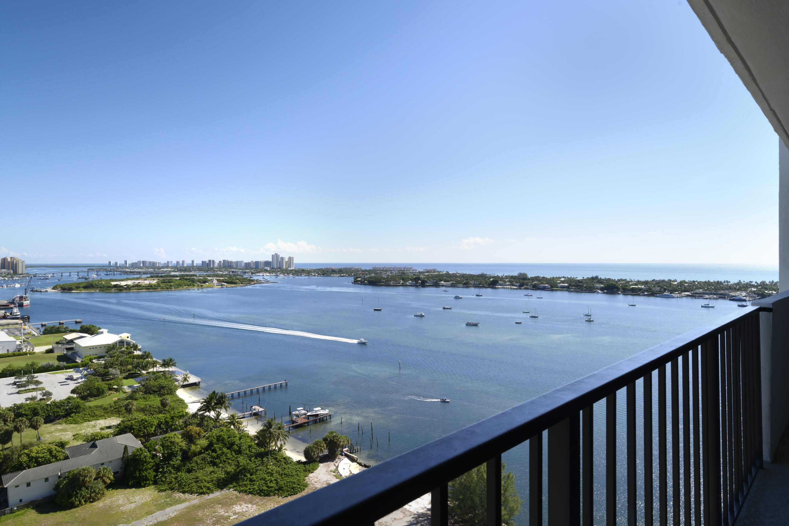 5600 North Flagler Drive, Unit 2507 West Palm Beach, FL 33407 - Photo 2 of 25 STUNNING OCEANINTRACOASTAL VIEWS