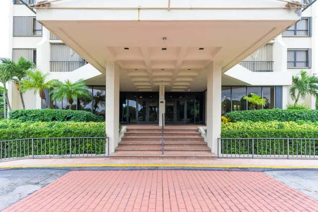 $375,000 | 5600 North Flagler Drive, Unit 2507, West Palm Beach, FL 33407