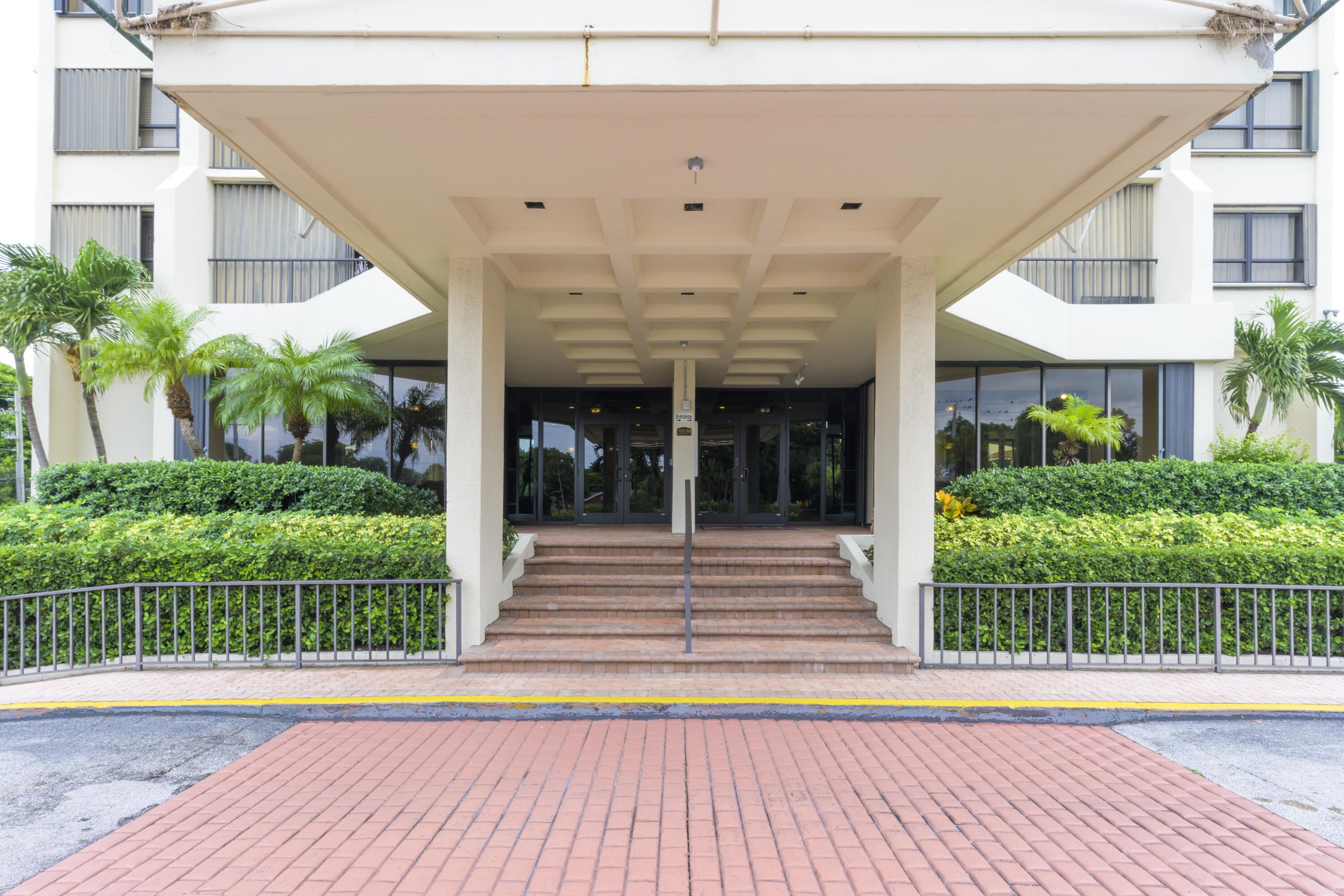 5600 North Flagler Drive, Unit 2507 West Palm Beach, FL 33407 - Photo 23 of 25 COVERED ENTRANCE