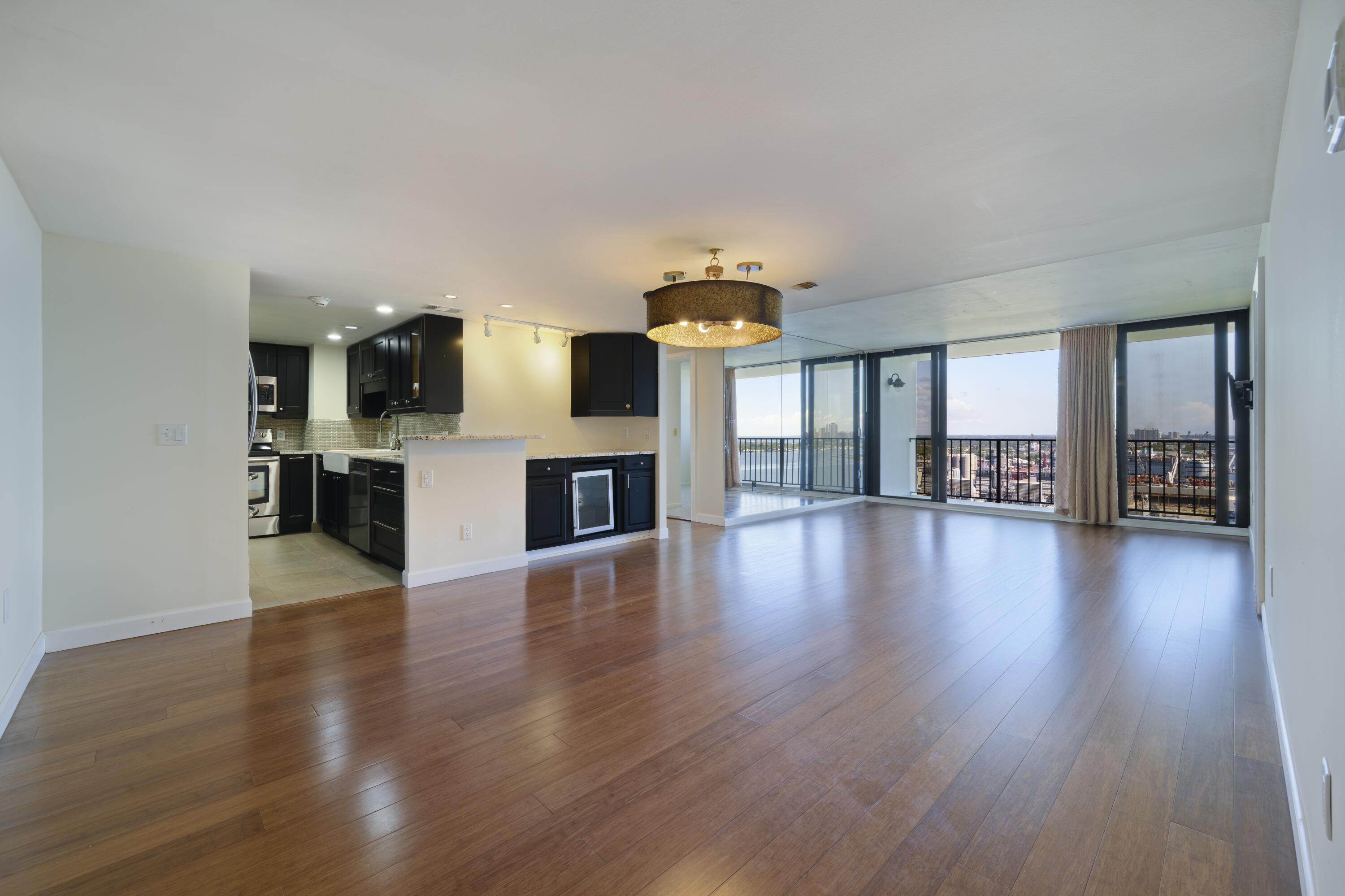 5600 North Flagler Drive, Unit 2507 West Palm Beach, FL 33407 - Photo 4 of 25 DINING TO LIVING ROOM