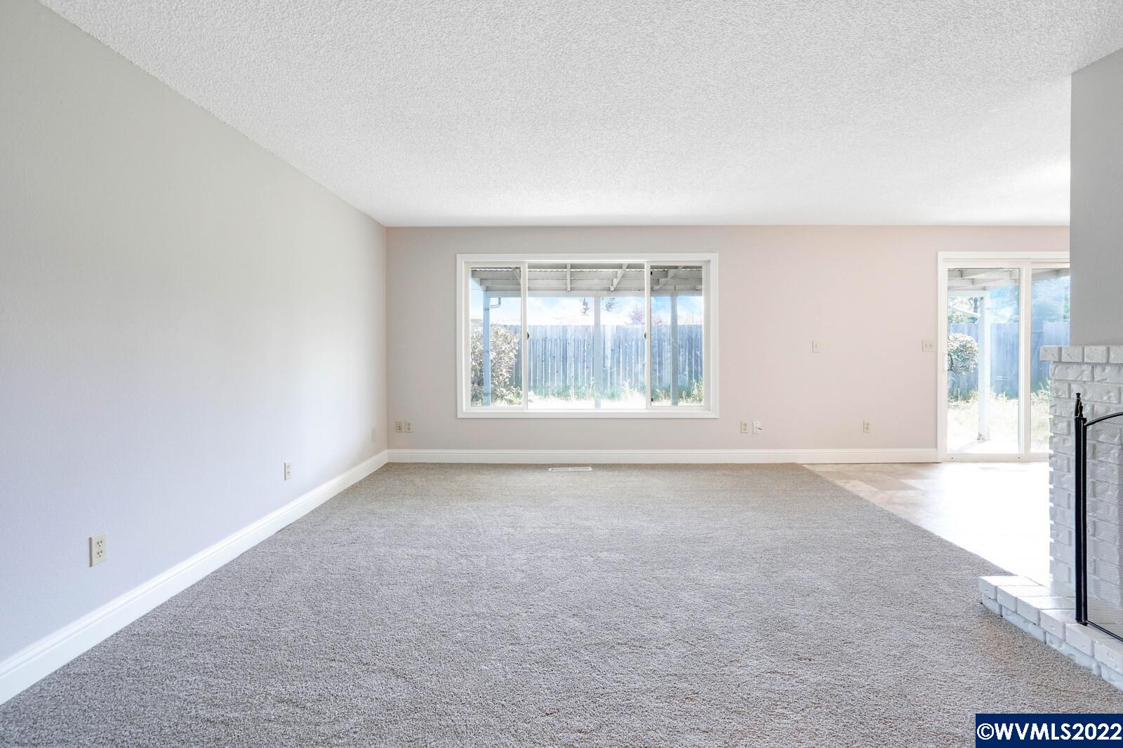 1124 Sharon Loop Southeast Salem, OR 97306 - Photo 9 of 32