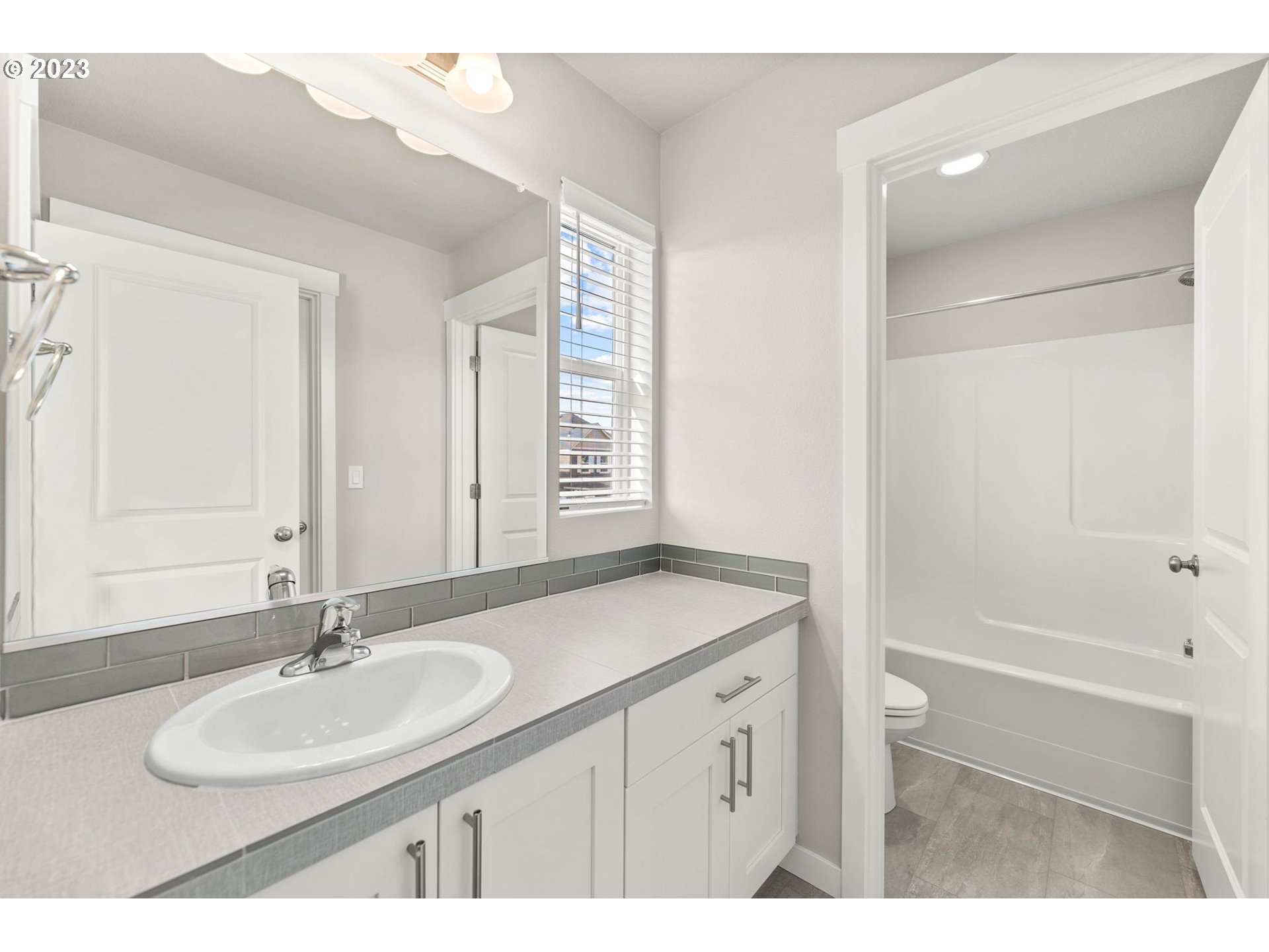 3147 South Kodiak Street, Unit LT798 Cornelius, OR 97113 - Photo 20 of 24 a bathroom with a sink and a bathtub