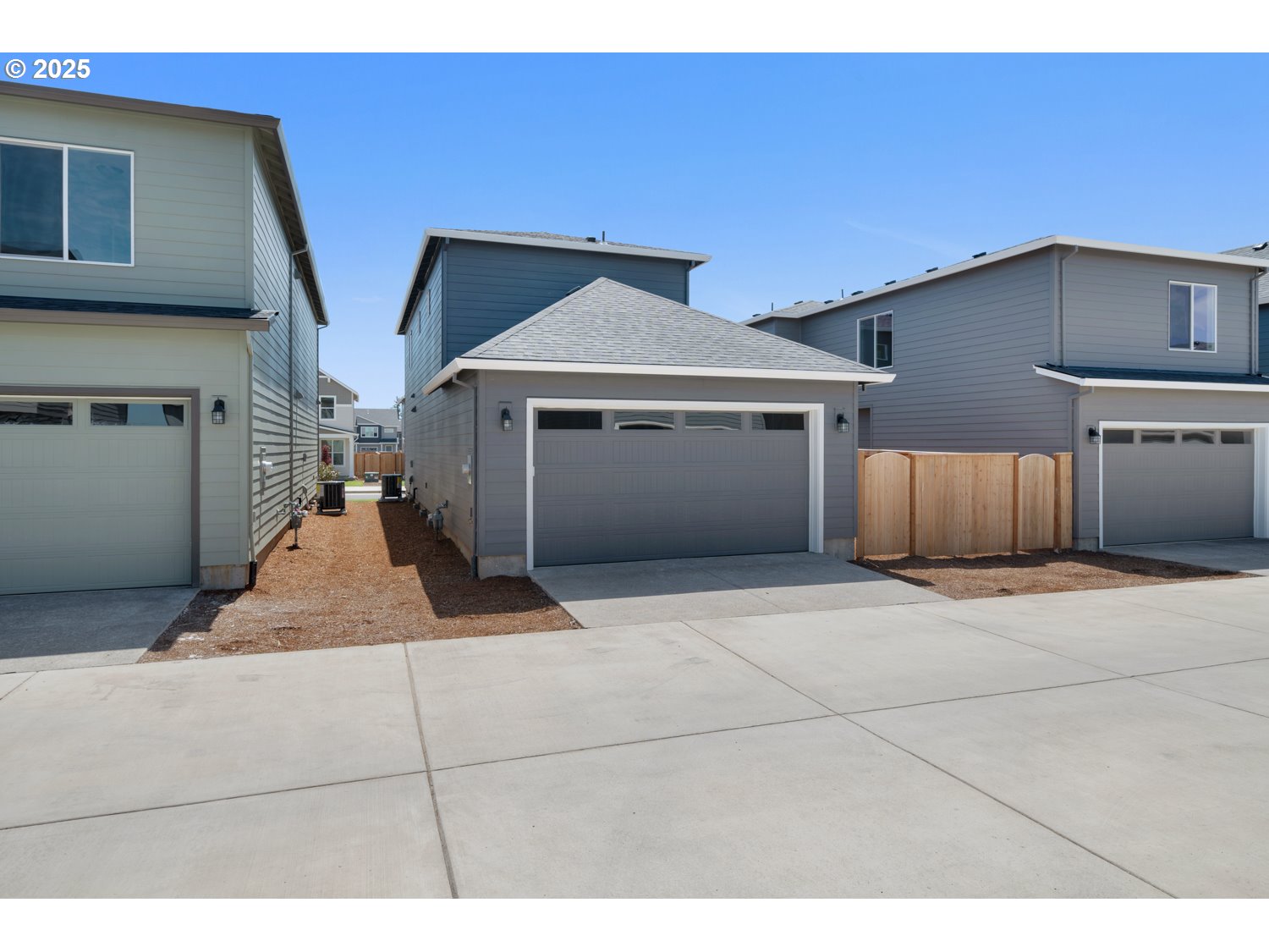 3147 South Kodiak Street, Unit LT798 Cornelius, OR 97113 - Photo 23 of 24 a view of a garage