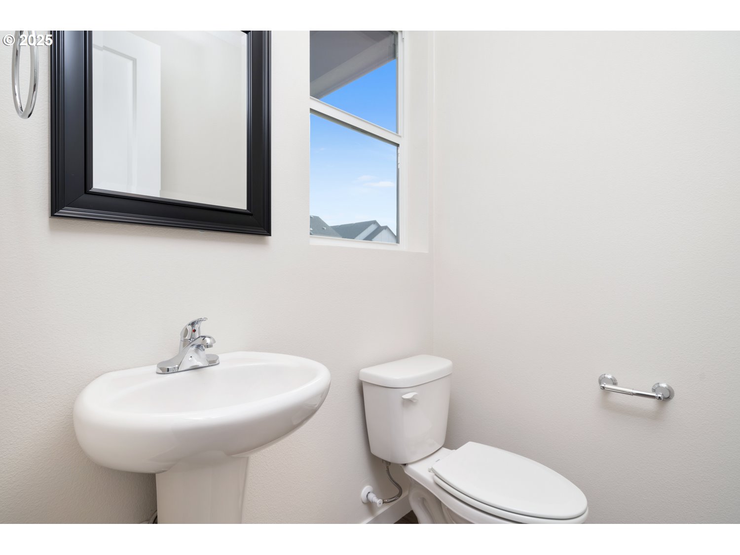 3147 South Kodiak Street, Unit LT798 Cornelius, OR 97113 - Photo 5 of 24 a bathroom with a toilet a sink and mirror