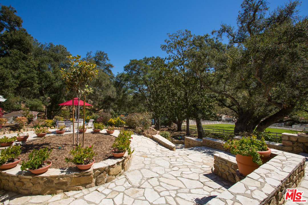 1753 Hidden Valley Road Thousand Oaks, CA 91361 - Photo 15 of 43 a outdoor space with lots of green space
