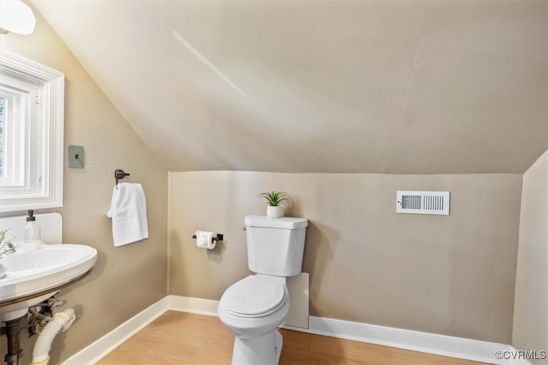 910 Orchard Road Richmond, VA 23226 - Photo 18 of 35 3rd floor powder room