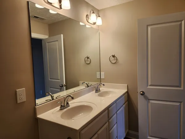 $361,900 | 2913 Vly Farms Drive, Christiana, TN 37037