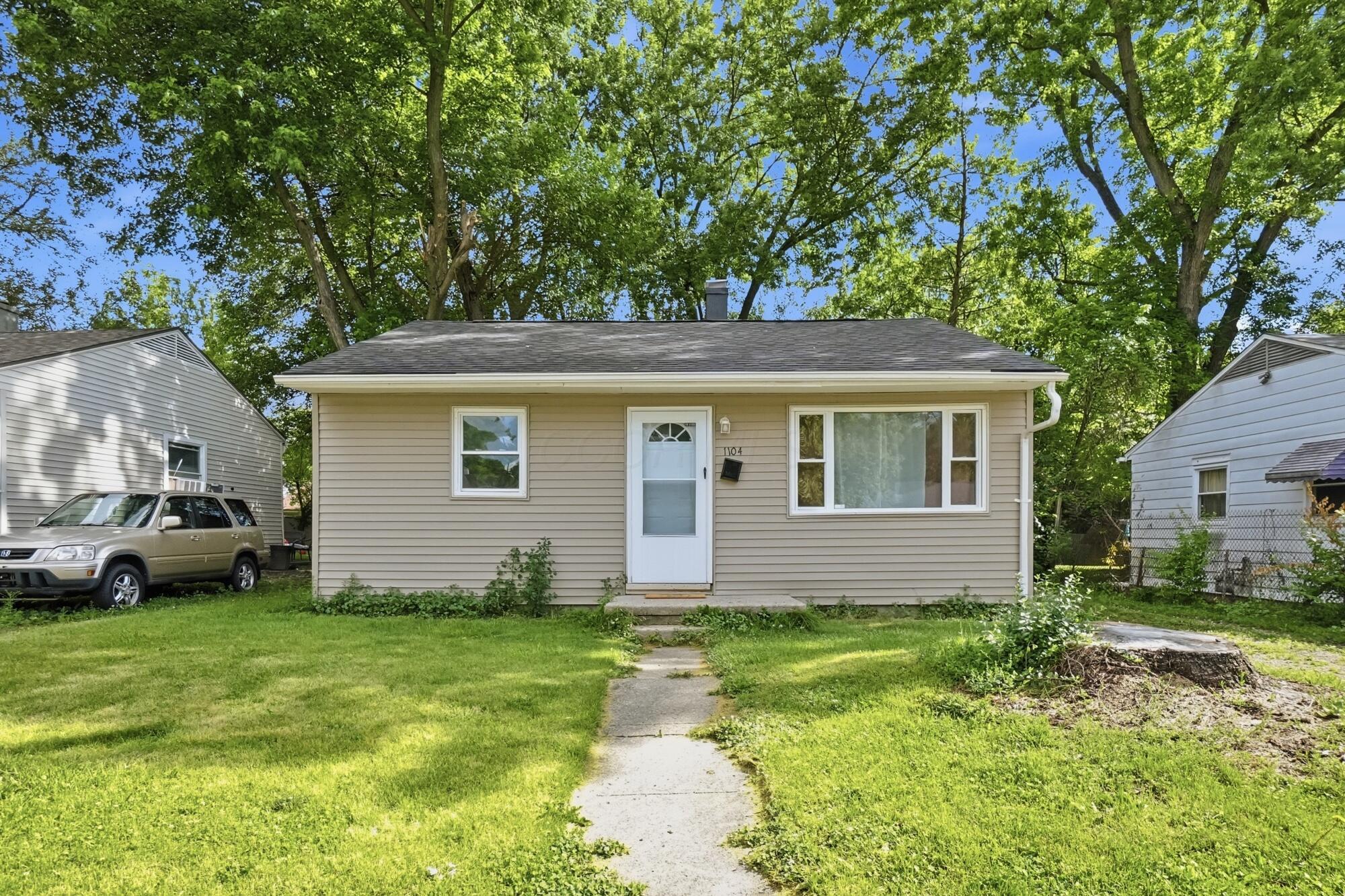 1104 Russell Avenue Springfield, OH 45506 - Photo 4 of 24