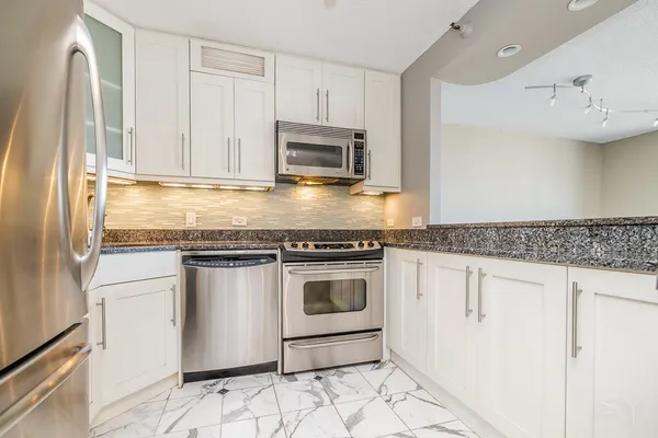 $2,200 | 10 East Ontario Street, Unit 3701, Chicago, IL 60611
