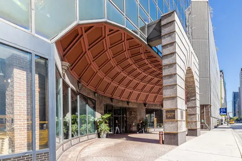 $2,200 | 10 East Ontario Street, Unit 3701, Chicago, IL 60611
