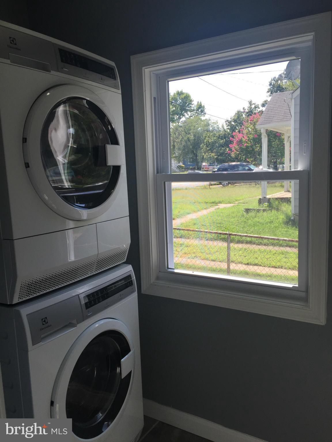 6716 Larkspur Road Morningside, MD 20746 - Photo 11 of 23 a view of a bedroom with washer and dryer