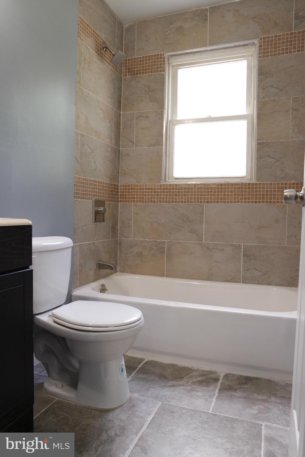 6716 Larkspur Road Morningside, MD 20746 - Photo 8 of 23 a bathroom with a toilet a sink and bathtub