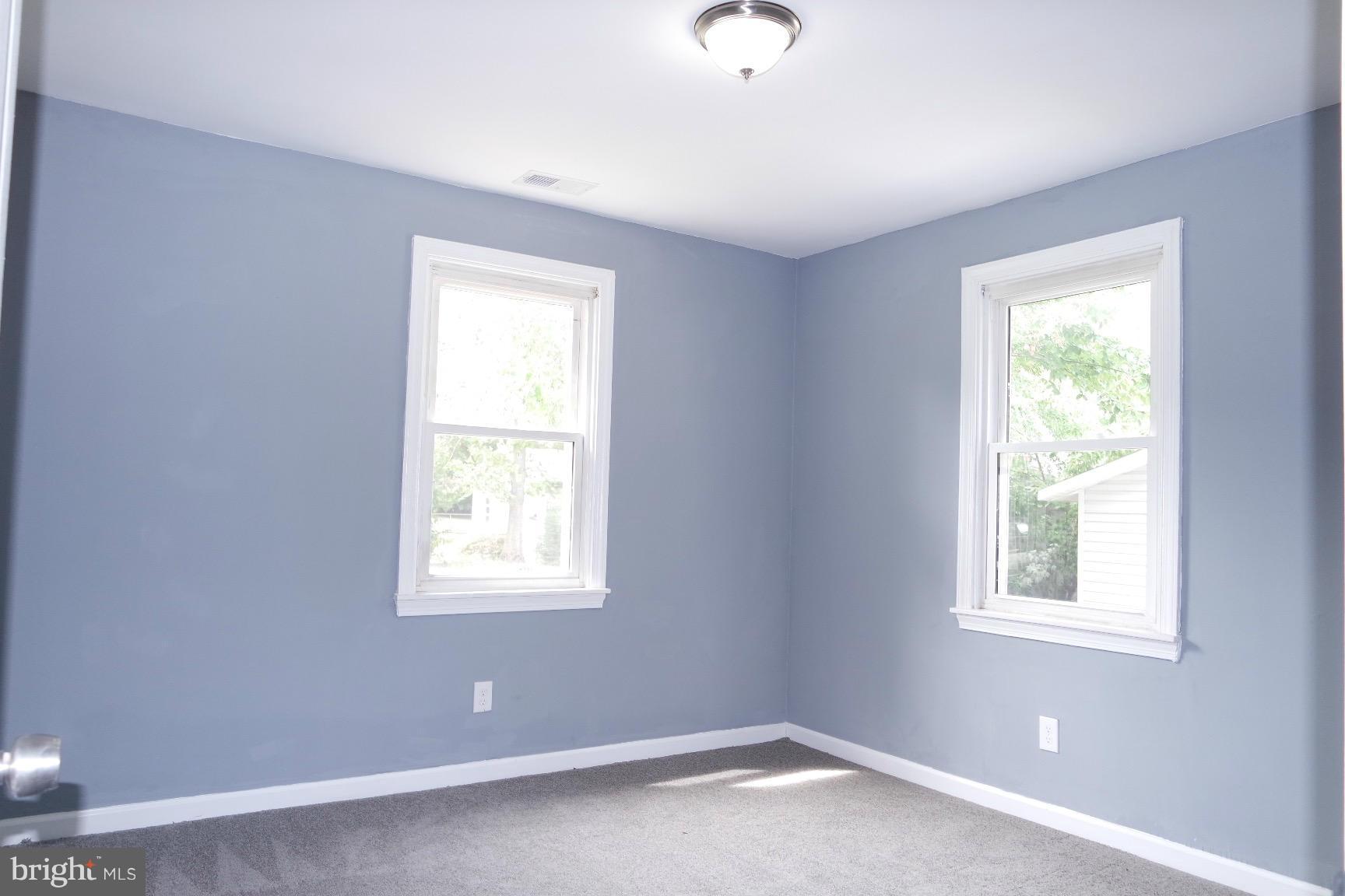 6716 Larkspur Road Morningside, MD 20746 - Photo 10 of 23 an empty room with a window