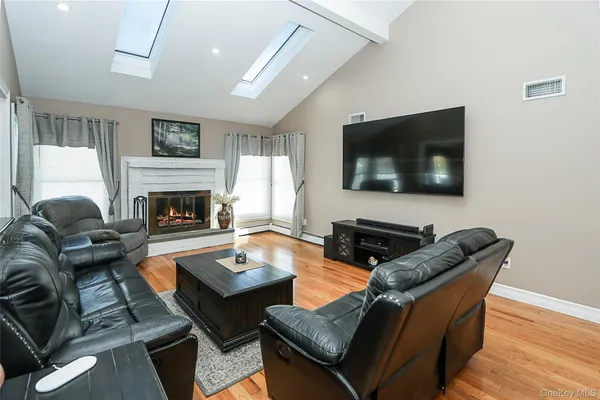 $949,997 | 77 Van Buren Street, Port Jefferson Station, NY 11776