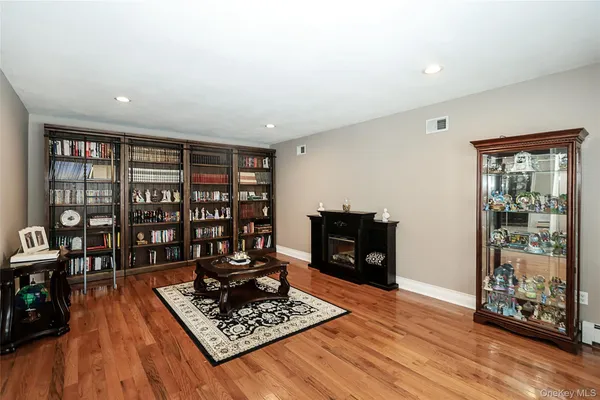 $949,997 | 77 Van Buren Street, Port Jefferson Station, NY 11776