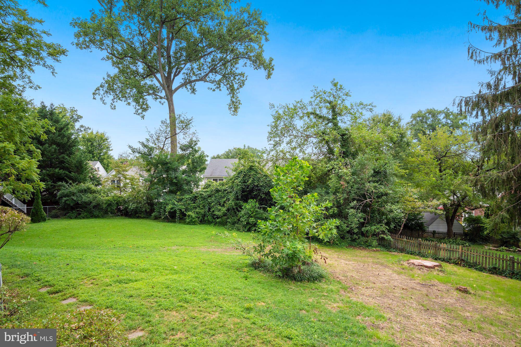 7807 Marion Lane Bethesda, MD 20814 - Photo 34 of 35 Beautiful grounds!