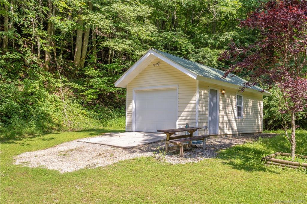 686 Winding Stairs Road Topton, NC 28781 - Photo 9 of 48 Gallery Image 9