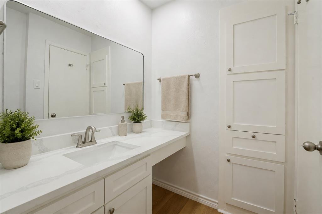 5300 Keller Springs Road, Unit 2042 Dallas, TX 75248 - Photo 21 of 28 AI staged bathroom