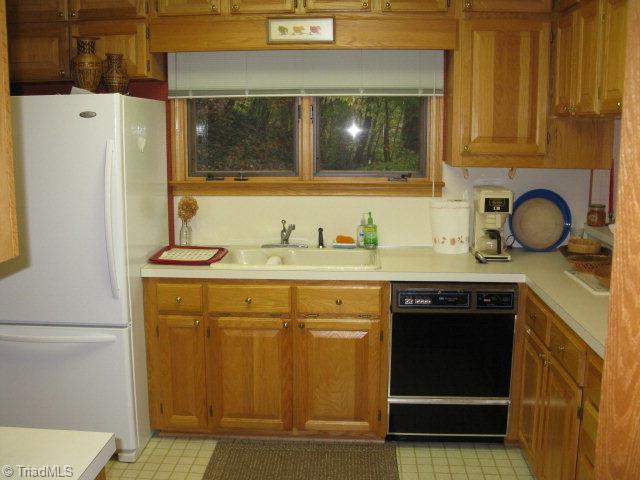 1009 Aubrey Turner Road Crumpler, NC 28617 - Photo 11 of 24 Gallery Image 11