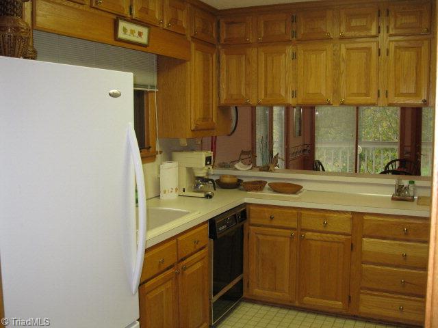 1009 Aubrey Turner Road Crumpler, NC 28617 - Photo 9 of 24 Gallery Image 9