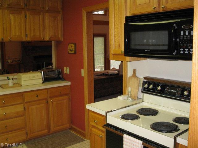 1009 Aubrey Turner Road Crumpler, NC 28617 - Photo 10 of 24 Gallery Image 10